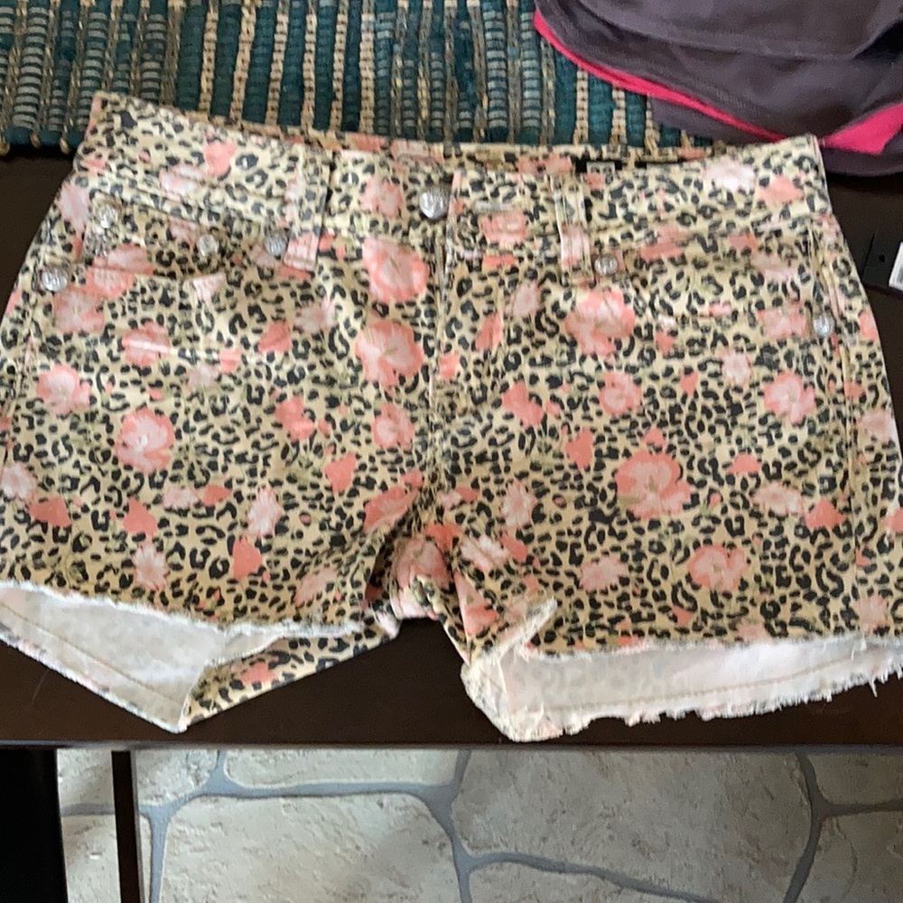 NWT Miss me floral print shorts